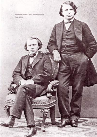 Johannes Brahms und Joseph Joachim (r), dem Herzogenberg das Violinkonzert widmete